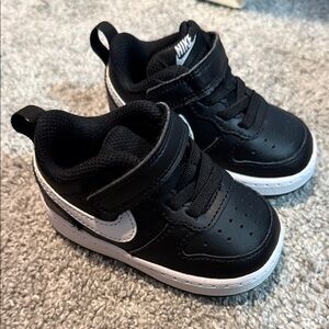 NEW Nike Baby Black and White Sneakers -  size 4